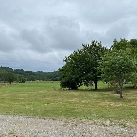Maison en campagne avec vue sur les Pyrénées Estampes Extérieur photo