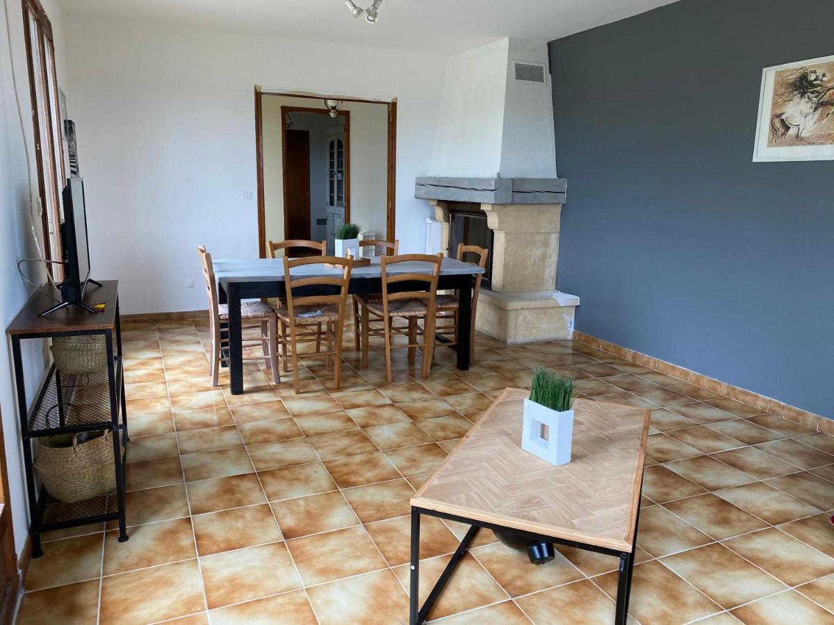 Maison en campagne avec vue sur les Pyrénées Estampes Extérieur photo