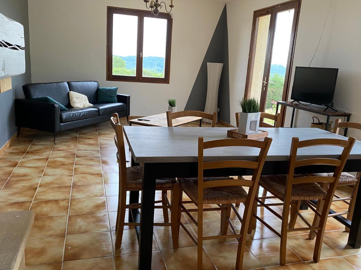 Maison en campagne avec vue sur les Pyrénées Estampes Extérieur photo